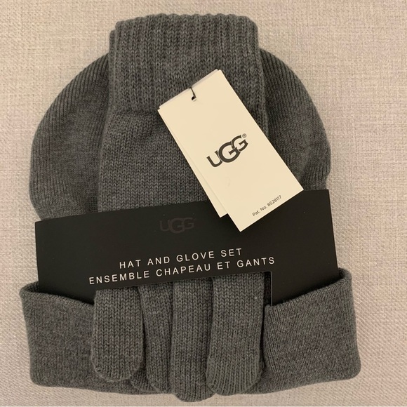 UGG Hat & Tech Gloves Set - Picture 2 of 4